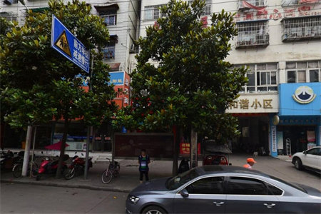 正大文苑3室2厅1卫118㎡，带车库，精装未住